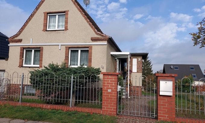 Altglienicke Apartment | You live in the countryside - and yet you are quickly in the center of Berlin