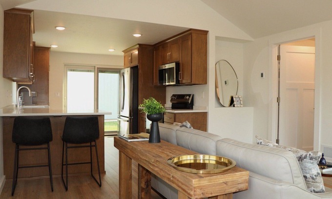 Sturgeon Bay House | Your Door County House - Newly Renovated - Steps from Sturgeon Bay Attractions
