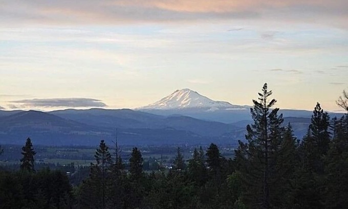 Hood River House | Your family will love staying here