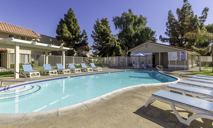 Indio Hotel | Your Getaway to California | 2 Bedroom | Pool | Free Parking