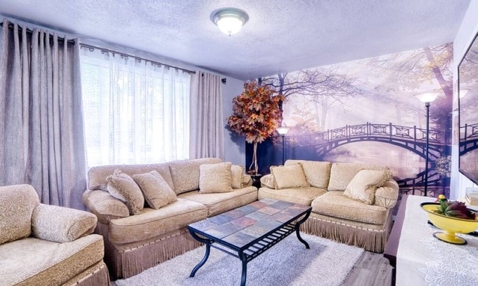 Ashtabula House | Your Haven in the Harbor, charming 3 bed house w/WIFI & AC in lovely Ashtabula!