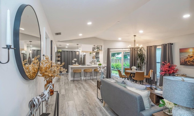 Davie House | Your-Home-Away-From-Home.