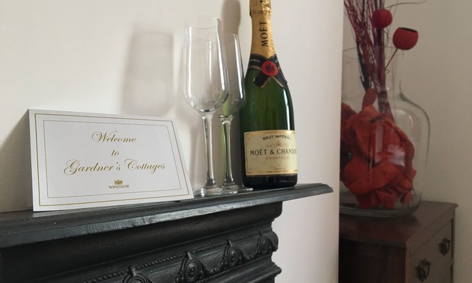 Windsor City Centre Apartment | Your home from home! with castle view and parking