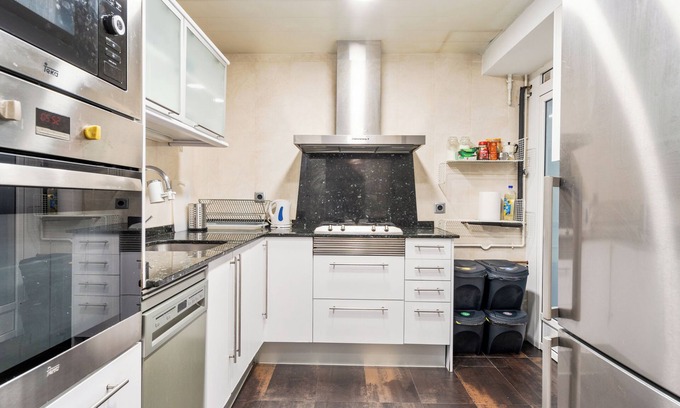 Gracia Apartment | Your home in BCN, office & gym & parking free