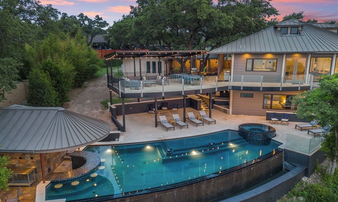 Hughes Park Lake House | Your own private waterfront resort!