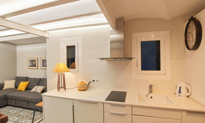 El Camp de l'Arpa del Clot Apartment | Your perfect getaway in Barcelona next to Sagrada Familia!