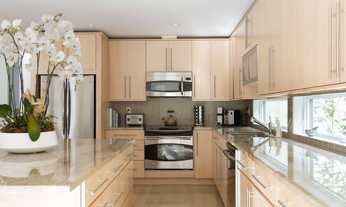East Hampton House | Your Private Hamptons Getaway with year round outdoor hot tub and sauna!