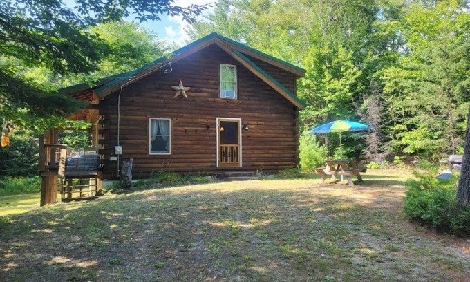 Phillips Cabin | Your Private Maine Getaway! Cozy Log Cabin w/Loft, Sleeps 10