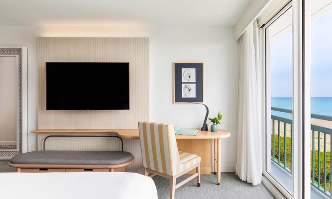 Singer Island Hotel | Your Relaxing Getaway Awaits! Scenic Stroll at our Beachfront Retreat