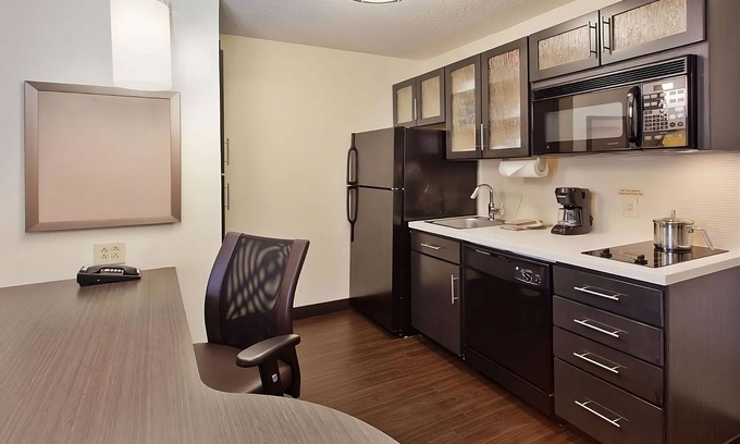 Somerset Apartment | Your Relaxing Getaway Awaits! 2 Family-friendly units near Billy Bob's Texas!