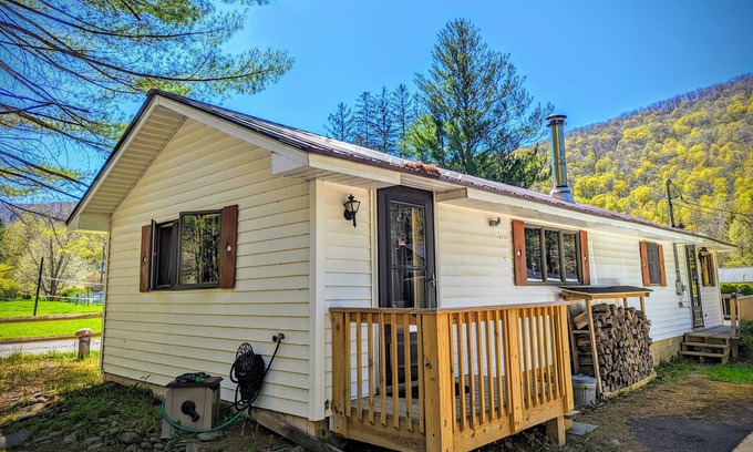 Oliverea House | Your Sunny Bungalow Awaits!