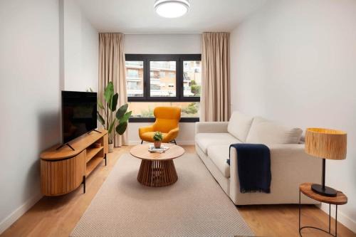 La Malagueta Apartment | Your Sunny Retreat! Modern apt steps to the beach