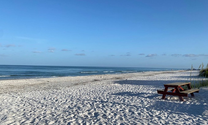 Seminole Cottage | Your very own Private Beach Cottage-walk to the beach