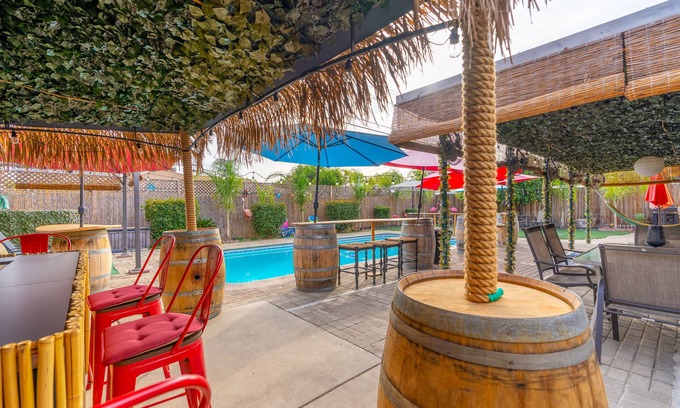 Raisin House | YouTube:TropicalParadiseFresno.Pool/Grill/Outdoor Cinema/OutdoorHeaters.PetFrien