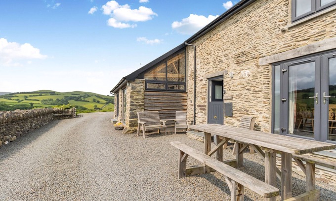 Machynlleth House | Ysgubor Tanllan - Three Bedroom House, Sleeps 6