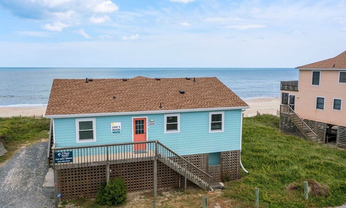 South Nags Head House | Zane's Beach House: Oceanfront, Spa, Dog Friendly