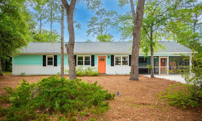 Tranquil Harbour House | Zaruba Beach by Oak Island Accommodations