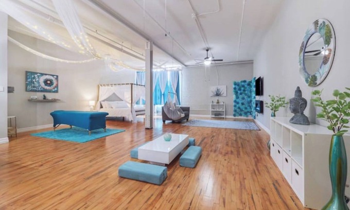 Corktown Apartment | Zen Den Downtown loft W/KING BED & massage table