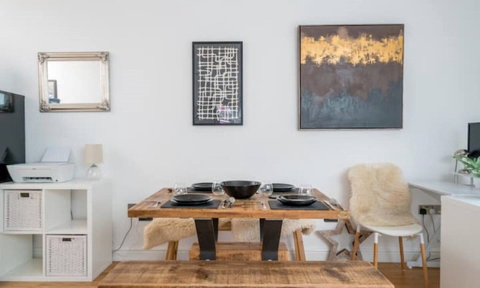 Lewisham House | Zen London living space with many transport links