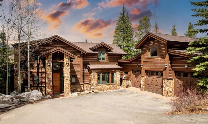 Breckenridge Cabin | Zendo by AvantStay | Serene Mountain Abode w/Hot Tub & Views