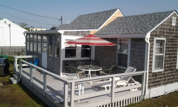 Wells Beach Cottage | Zephyr- Quiet cottage on the marsh, shopping, beaches, eats and more