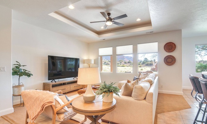 Kanab House | Zion Area Home w/Scenic Views & Private Hot Tub!