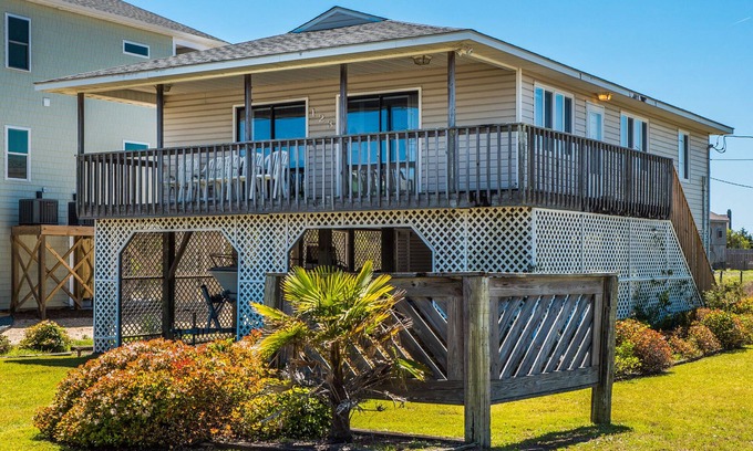 Topsail Beach House | Zion East | Easy Beach Access + Amazing Views!