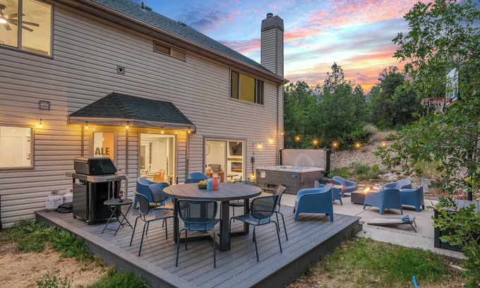 Glendale House | Zion Luxe Family Escape: HotTub, Games, Sleeps 14
