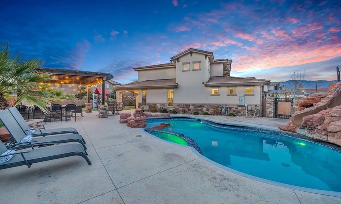 Sienna Hills House | Zion Reunion Poolhouse, PRIVATE POOL, SLEEPS 24!