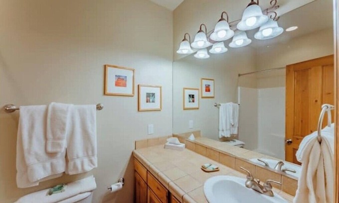 Zion National Park East Entrance Cabin | Zion Views- Casa De Canyon+ Resort Access