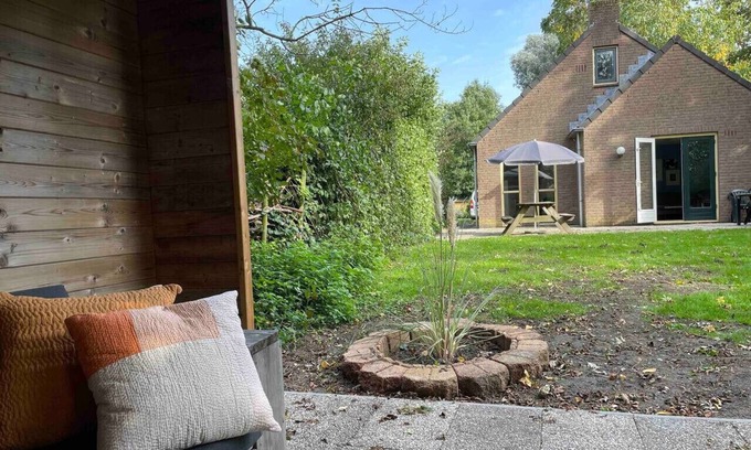 Ewijk Apartment | Zonnige luxe bungalow met grote tuin
