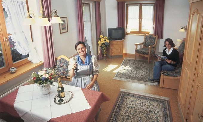 Groissenbach Apartment | Zwei-Raum-Ferienwohnung (5) 36qm, Dusche/WC, Extra-Schlafzimmer, Küchenzeile, Balkon