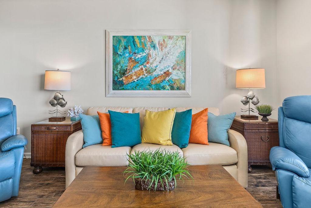 Photo of Livingroom in Orange Beach East