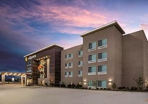 La Quinta Inn & Suites by Wyndham Lewisville