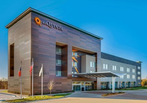 La Quinta Inn & Suites by Wyndham Lewisville