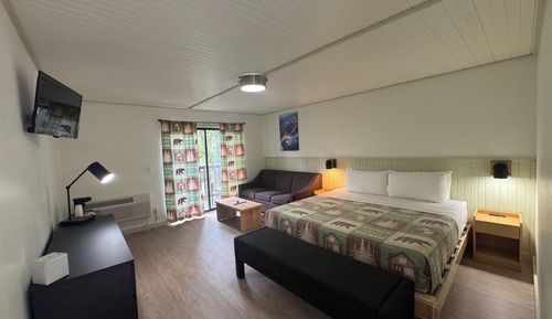 Standard Room, 1 King Bed, Non Smoking, Balcony
