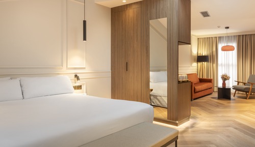 Deluxe Studio Suite