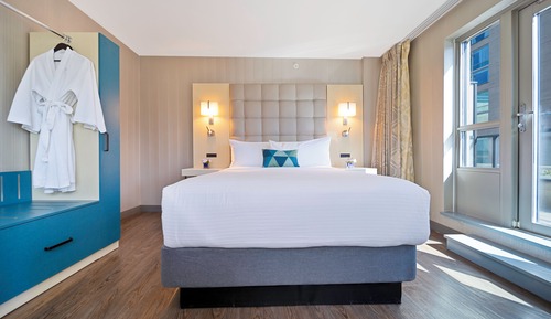 Junior Suite, 1 Queen Bed with Sofa bed
