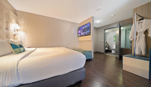 Signature Suite, 1 King Bed with Sofa bed