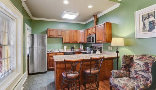 Suite, 1 King Bed, Kitchen, Ground Floor