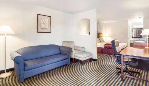 Suite, 1 King Bed, Non Smoking