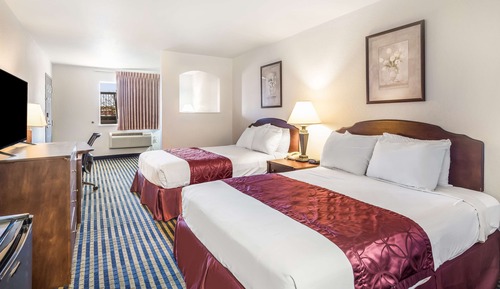 Suite, 2 Queen Beds, Non Smoking