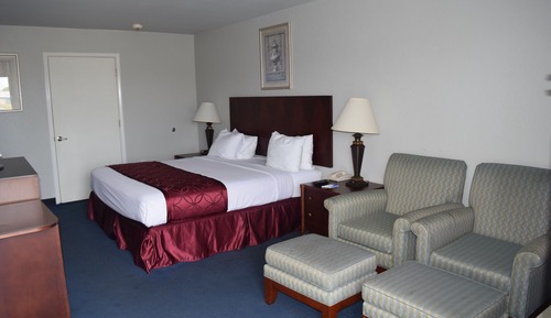 Room, 1 King Bed, Accessible, Smoking