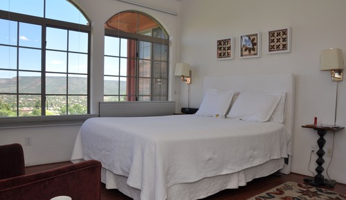 Coconino - 1 Queen Bed, Balcony, Mountain View
