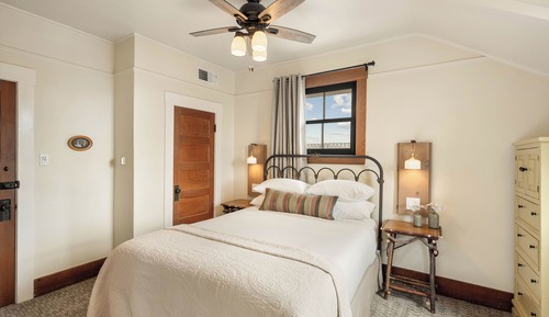 Superior Queen Room, Ensuite, Park View (Room 30)