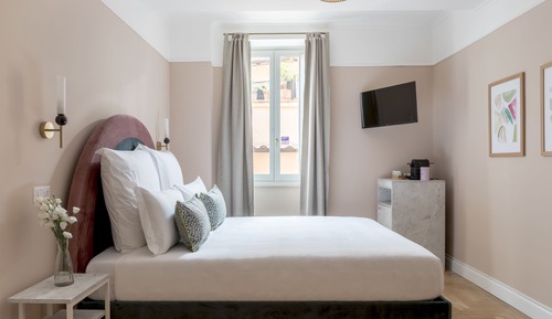 Connecting, Two Bedrooms, One Bathroom