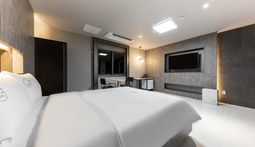 Room (Standard (Netflix available air purif)