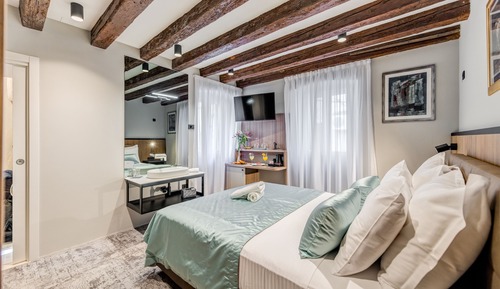 Deluxe Single Room
