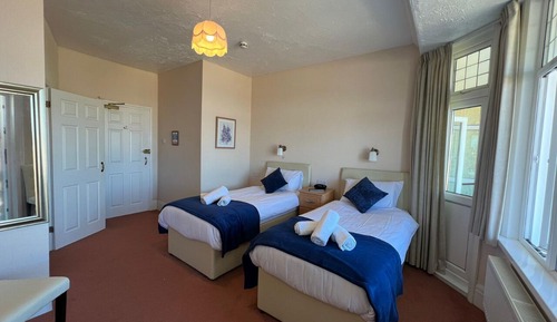 Standard Twin Room, Ensuite