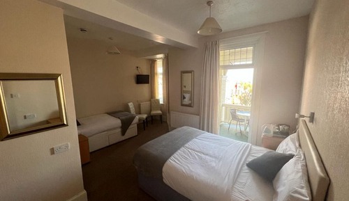Triple Room, Ensuite, Sea View